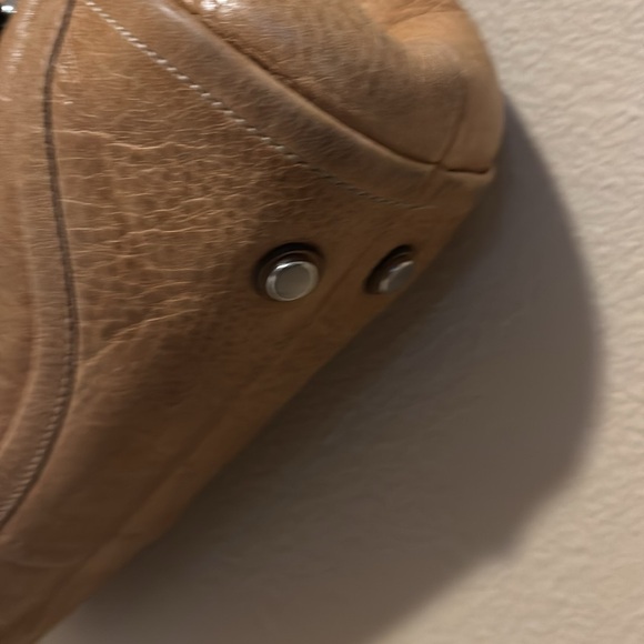 Coach Hamptons women’s vintage tan studded leather hand bag - Picture 6 of 14